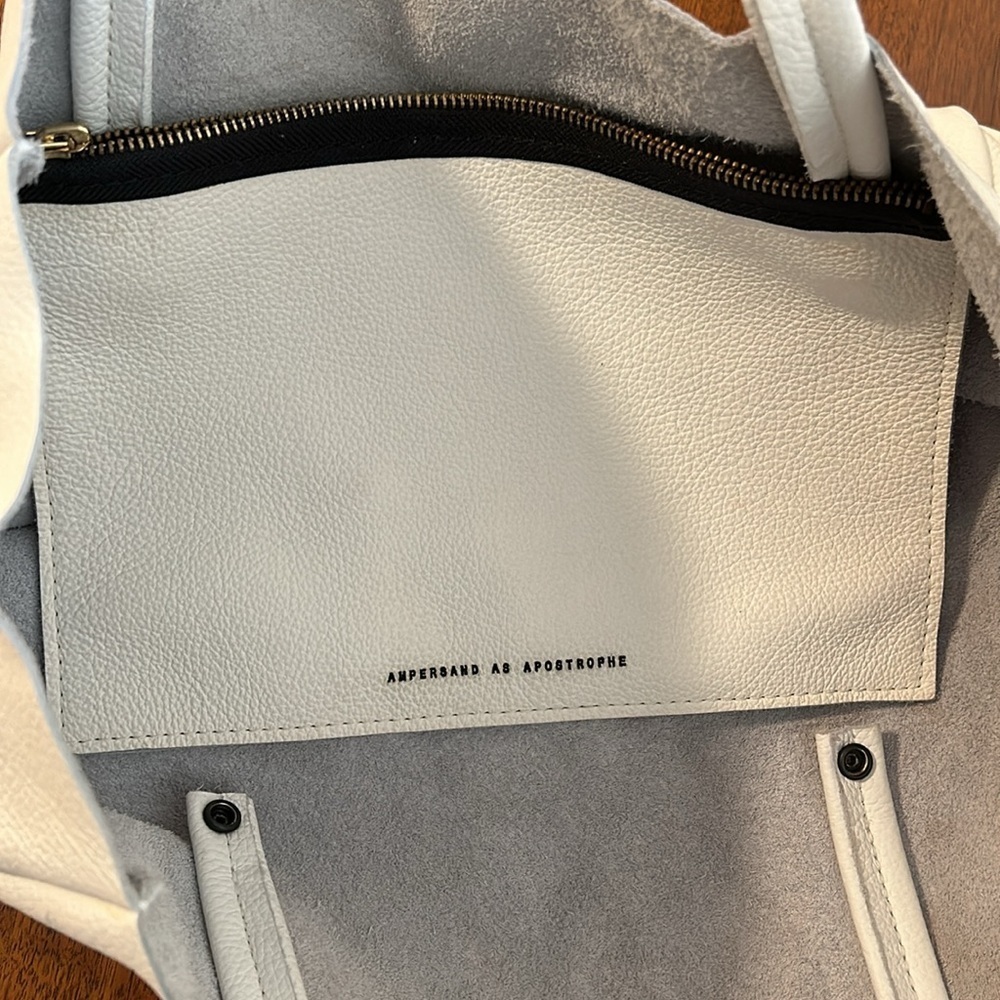 Ampersand As Apostrophe White Leather Tote Bag - Picture 8 of 13